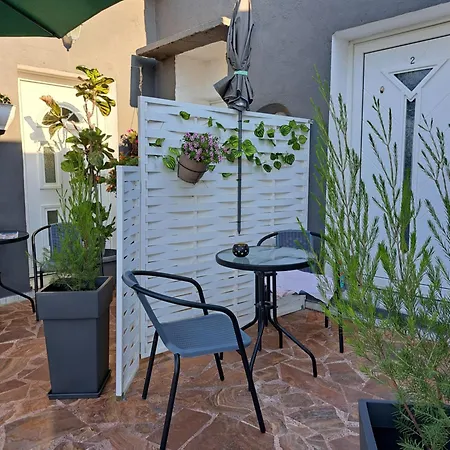 Garden Pirgos Psilonerou